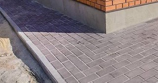 Укладка плитки на отмостку: Цена от 832 руб. в Лесне от ТротуарнаяПлитка