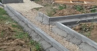 Установка бордюров для плитки в Лесне в октябре