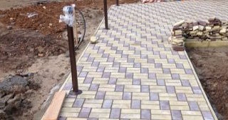 Укладка тротуарной плитки под ключ в Лесне в октябре