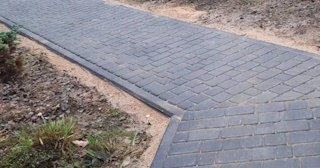 Укладка тротуарной плитки на основание в Лесне в октябре