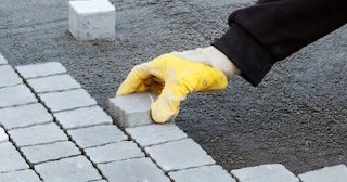 Укладка тротуарной плитки 50 на 50 в Лесне в октябре