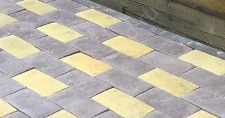 Укладка тротуарной плитки вокруг дома в Лесне - цены от 832 руб.