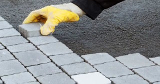 Укладка брусчатки в Лесне - цена от 832 руб. за м2 | ТротуарнаяПлитка