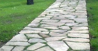 Профессиональная укладка камня на дорожки в Лесне в октябре