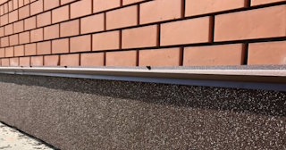 Облицовка цоколя керамогранитом в Лесне в октябре