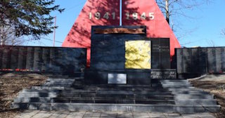 Профессиональное благоустройство памятников в Лесне в октябре
