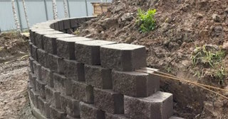 Установка подпорной стенки в Лесне в октябре